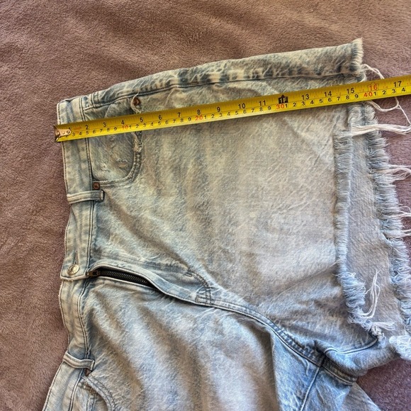 American Eagle Shorts Acid Wash Distressed Raw Hem Light Blue Size 20 - Picture 7 of 9